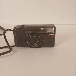Nikon L35AF2 コンパクトカメラ 35mmフィルム フィルムカメラ Nikon L35AF ピカイチ をハードオフで買って写真