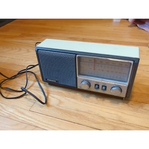 Vintage Panasonic RE-6277 AM/FM Radio Tested and Working
