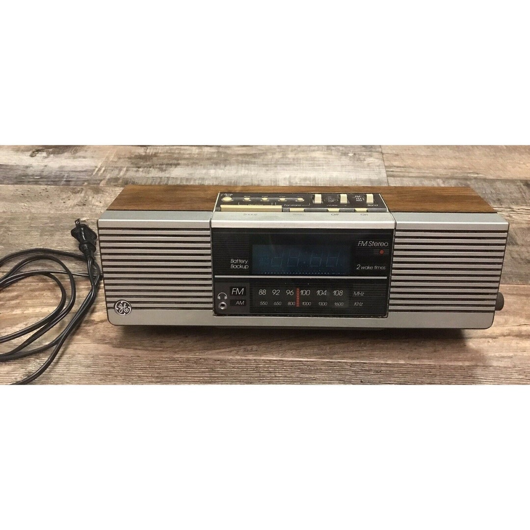 General Electric Model 7-4945A GE AM/FM Dual Alarm Clock Radio