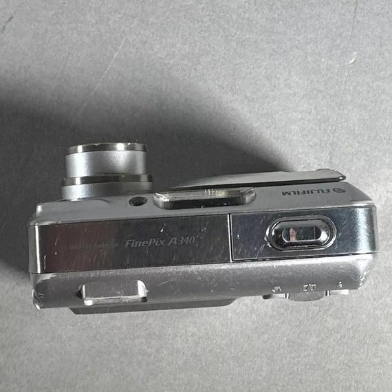 【動作確認済】FUJIFILM FinePix A340 箱付 付属品完備 Fujifilm Finepix A Series A340 4.0MP Digital Camera - Silver