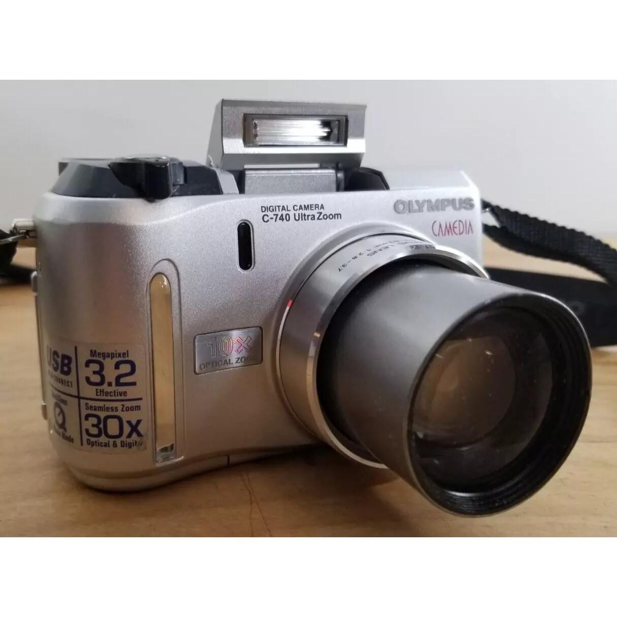 OLYMPUS CAMEDIA C-740 UltraZoom オリンパス コンパクトデジタルカメラ：CAMEDIA（キャメディア）C-740Ultra