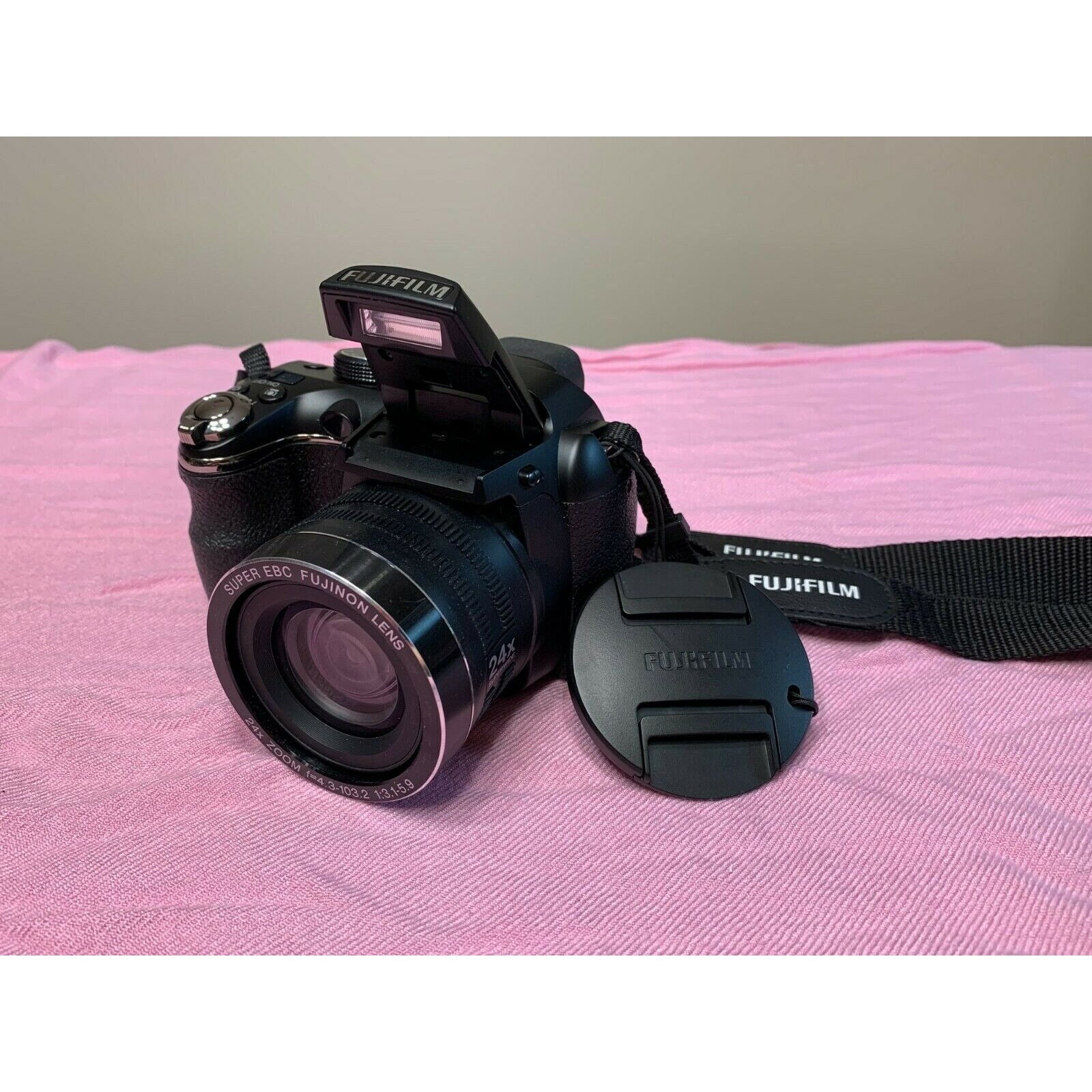 Fujufilm Finepix S4200 24mm Digital Camera 14 MP 24x Optical