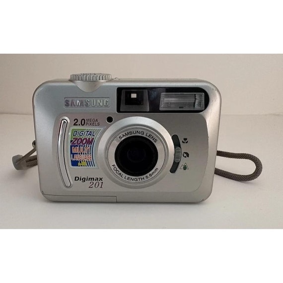 Vintage Samsung Digimax 201 Compact Digital Camera 2.0MP Silver