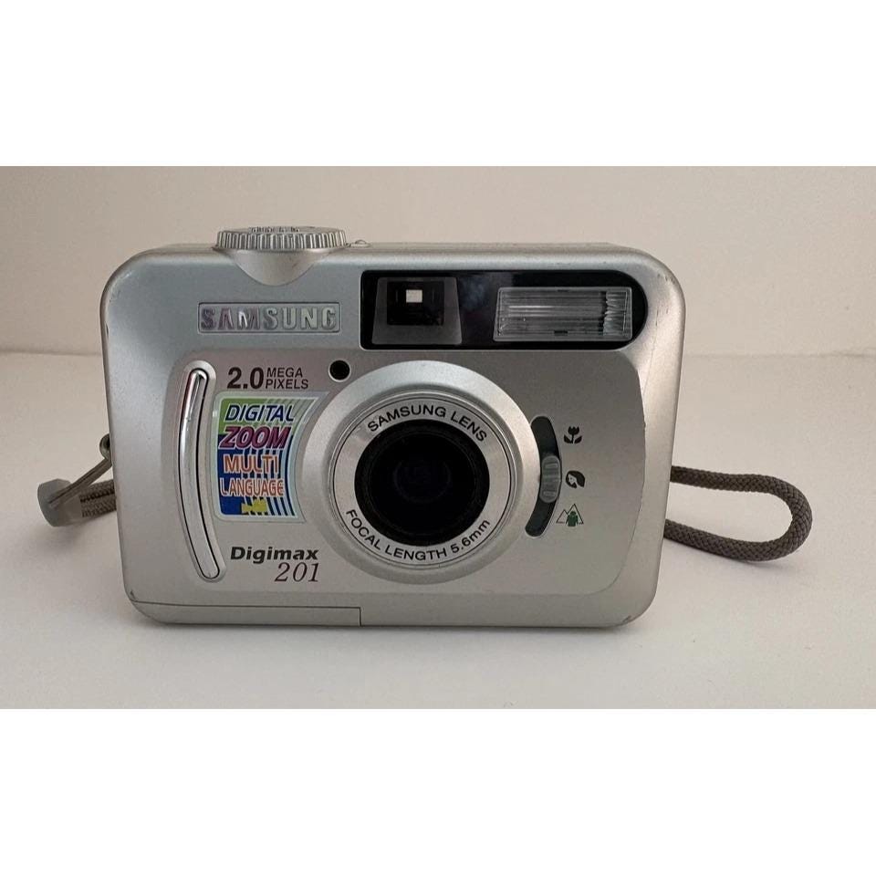 Vintage Samsung Digimax 201 Compact Digital Camera 2.0MP Silver
