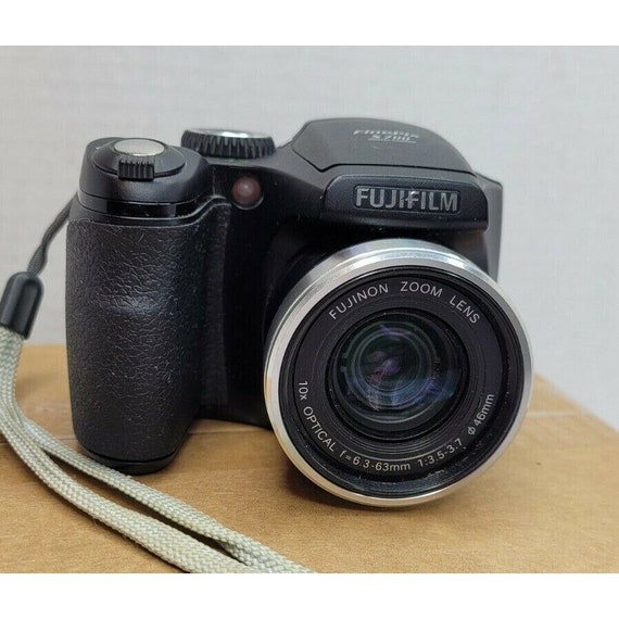 Fuji Fujifilm Finepix S700 Digital Camera W/10x Zoom