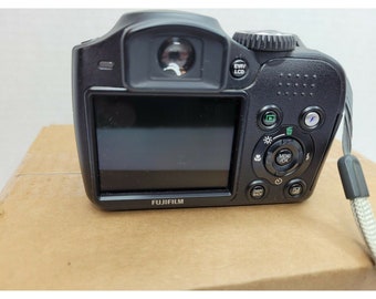 Fuji Fujifilm Finepix S700 7.1MP Digital Camera W/10x Zoom