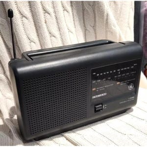 GE 7-2662C Portable AM/FM Radio Receiver Tested Works Great Vintage