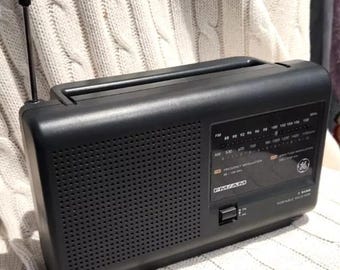Receptor de radio AM/FM portátil GE 7-2662C Probado Funciona muy bien Vintage