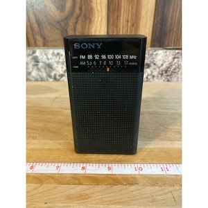 Sony ICF-P26 AM / FM Radio de bolsillo portátil, vertical negro