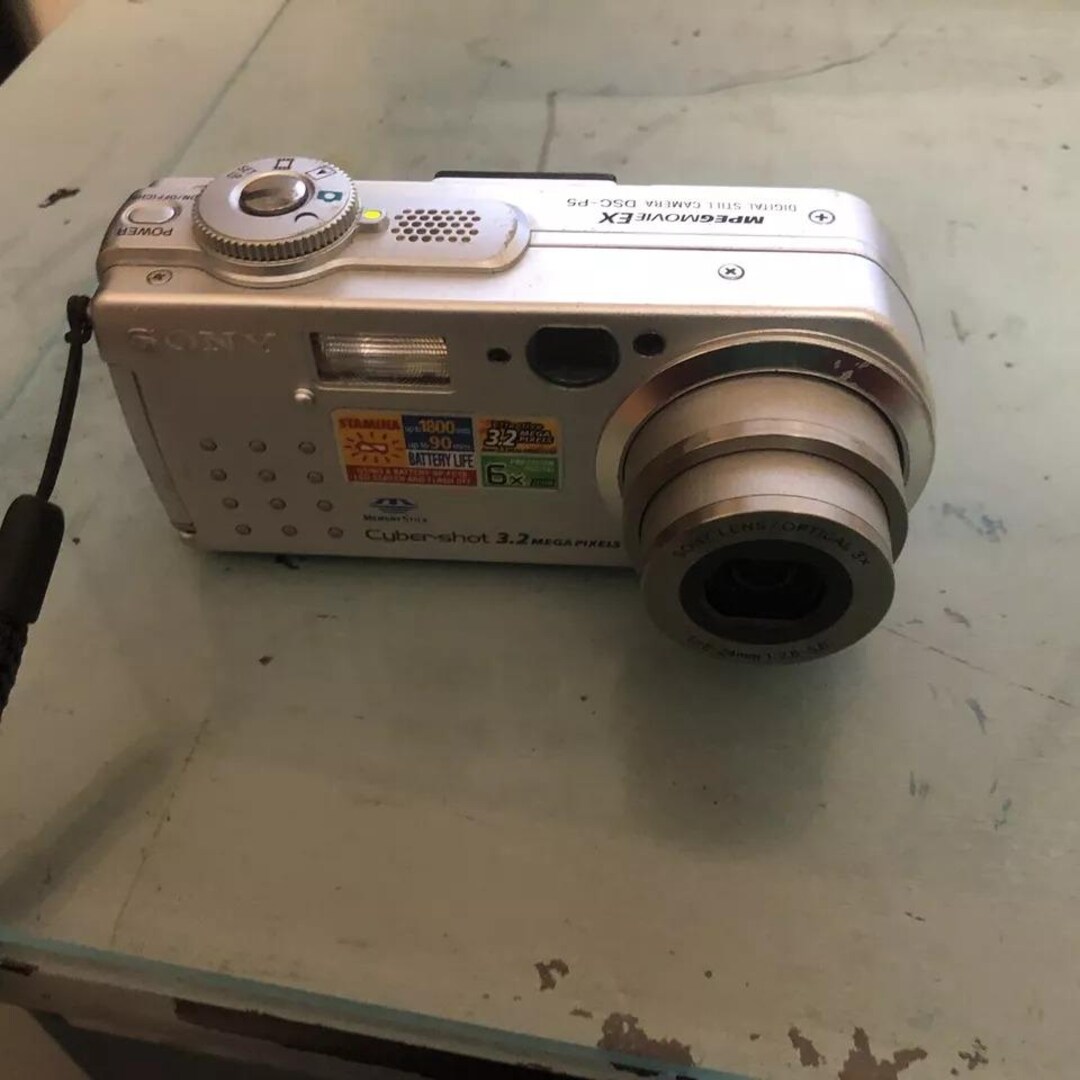 SONY Cyber-shot DSC-P5 3.2メガピクセル オールドデジカメの凱旋：ソニーサイバーショットDSC-P5（2001年