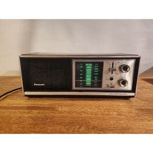 Vintage 1970&#39;S Panasonic RE-7273 wood veneer table Radio AM Fm Weather Works.
