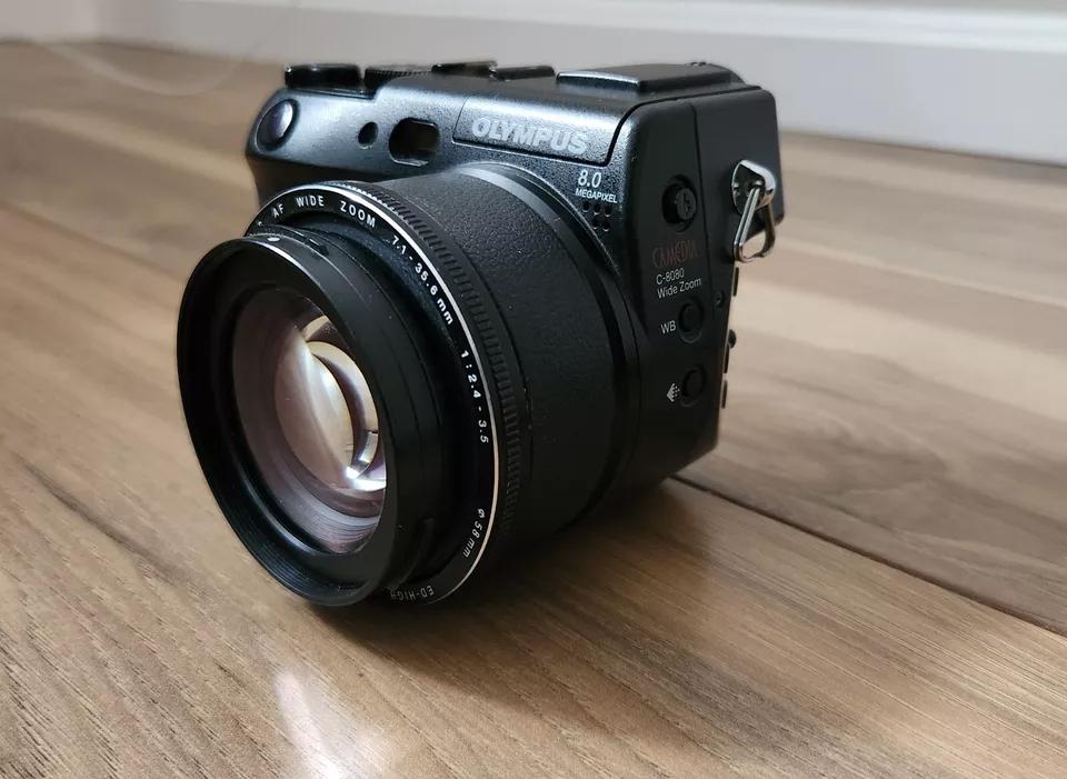 【本日まで】OLYMPUS c-5060 c-8080 c-70CF XD 付き ROBIN WONG : Olympus C-8080 - This Camera Was Ahead Of Its Time!