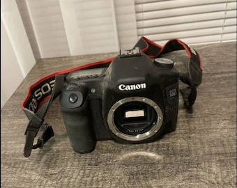 （33う）Canon　EOS　50D　DIGITALCAMERA　BATTERY GRIP BG-E2N　部品取り用