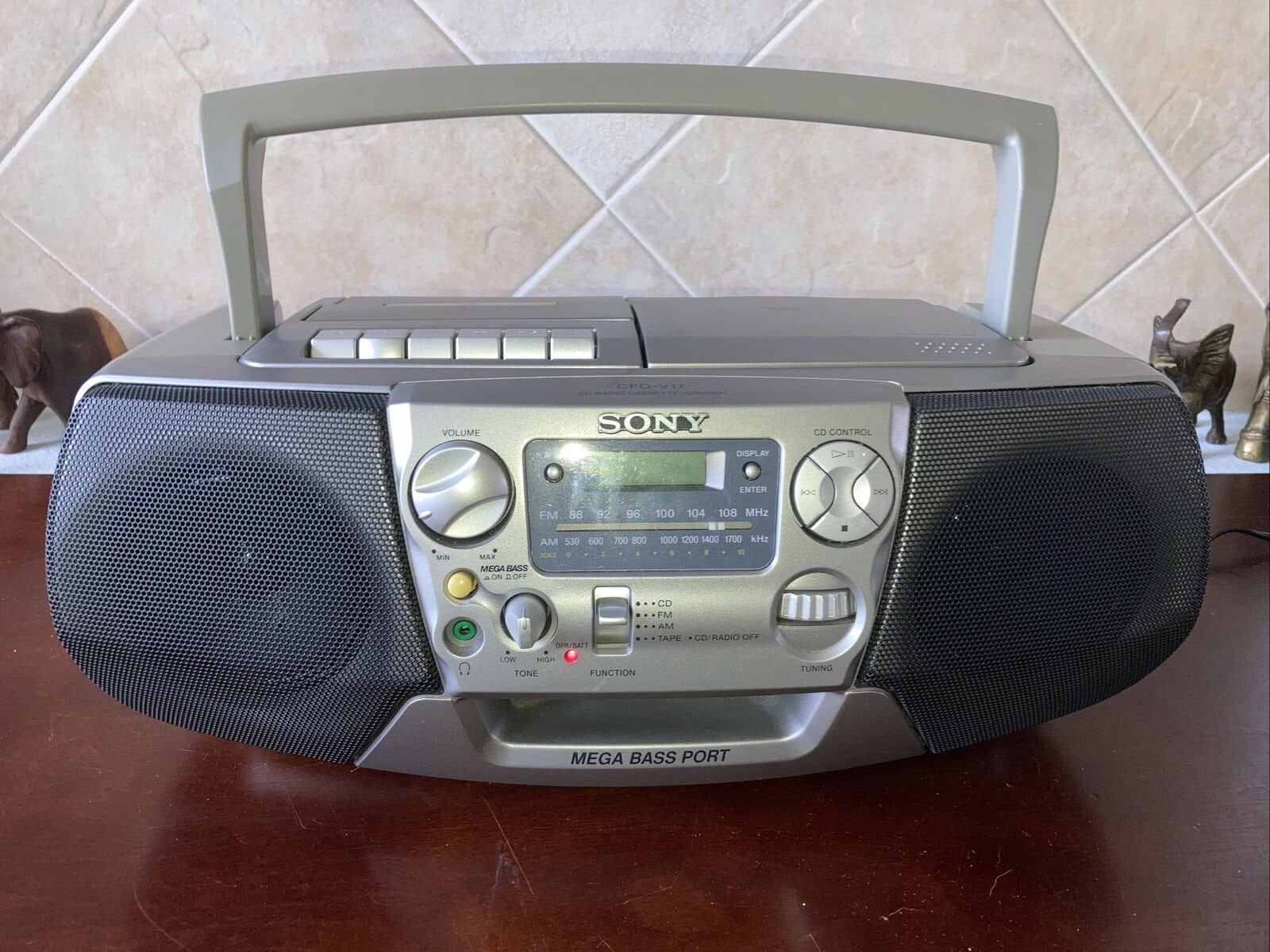 Sunoony CD and Cassette Player Combo, Boombox CD Player Portable with AM/FM  Radio, Tape Recording, Stereo Sound, AC/DC Powered, AUX/Headphone Jack