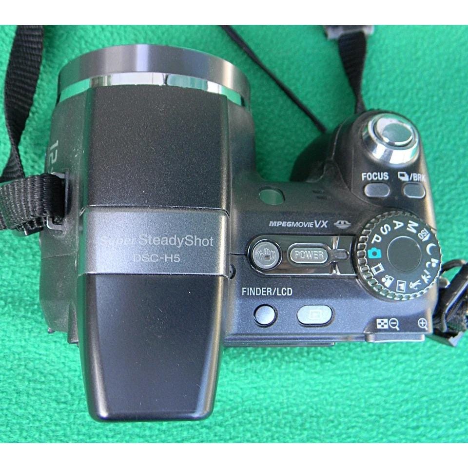 SONY Cyber-shot DSC-H5 本体と付属品 Sony DSC-H5 Cyber-shot 7.2 MP Digital Camera - Black 12x Super