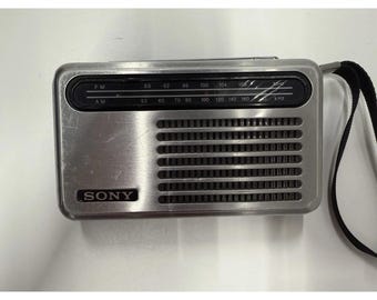 SONY 80年代ポータブルラジオ/ホワイト ICF-S30W/動作2バンドAM/FM SONY 80年代ポータブルラジオ/ホワイト ICF-S30W/動作2バンドAM/FM