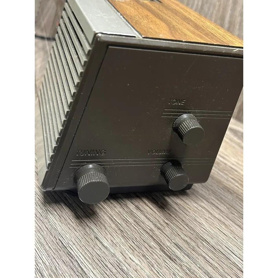 General Electric ジェネラルエレクトリックAMFMクロックラジオ Vintage General Electric GE, AM FM Radio Alarm Clock Model 7-4601A