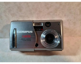 Olympus Camedia Digital Camera C-60 Zoom Silver Tone 6.1