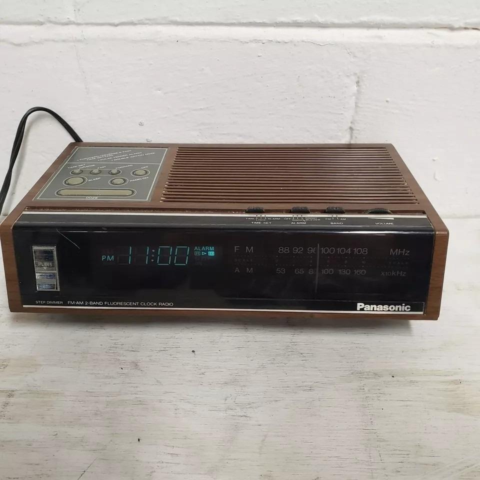 Vintage Panasonic RC-6130 AM/FM 2-band Fluorescent Clock Radio - Etsy