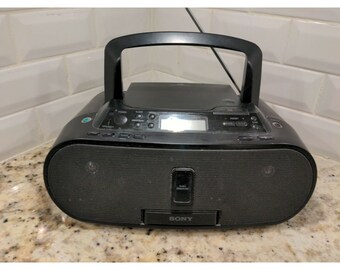 Sony Zs-S2iP Portable AM/FM Radio CD Player 30 pin iPod Dock Audio