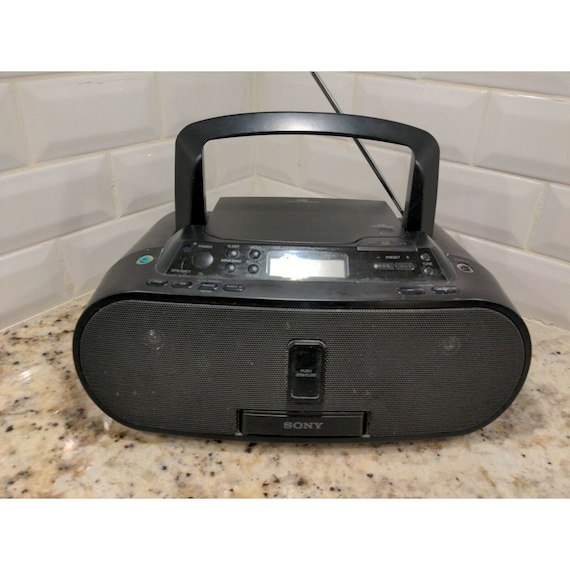 Sony Zs s2ip Portable AM FM Radio CD Player 30 Pin Ipod Dock Audio