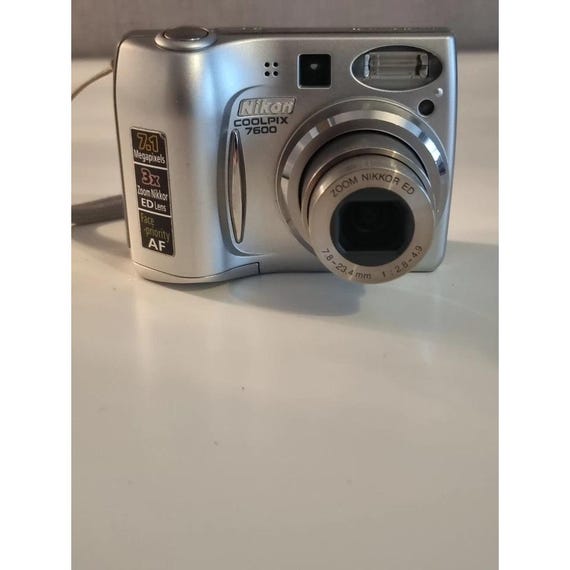 Nikon COOLPIX 7600 7.1MP Digital Camera - Silver - Etsy Nikon COOLPIX 7600 7.1MP Digital Camera - Silver - Etsy