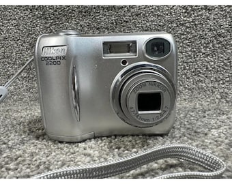 Nikon COOLPIX S3500 シルバー 本体 Amazon.com : Nikon COOLPIX S3500 20.1 MP Digital Camera with 7x