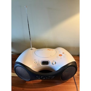 Sistema de audio portátil Sony ZS-X3CP con reproductor de CD-R/RW, MP3, AM/FM