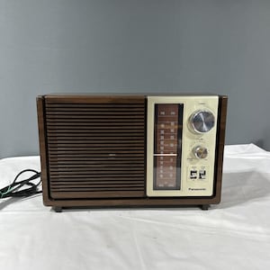 Vintage Panasonic RE-6280 AM-FM Table Radio Tested and Working