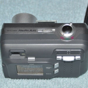 Fujifilm FinePix A205 2.0MP Digital Camera 3X Zoom Silver image 2