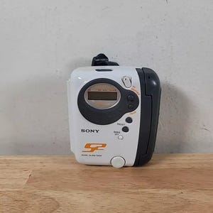 Sony S2 WM-FS222 sport Walkman AM/FM Cassette Player Works Tested