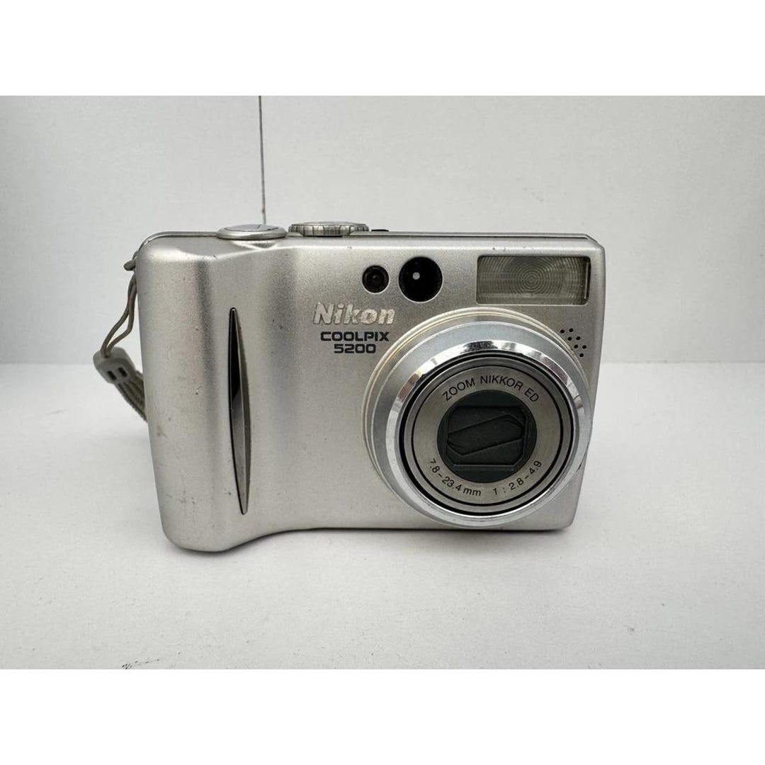 Nikon Coolpix 5200 シルバー il_1080xN.6982608617_rn29.jpg