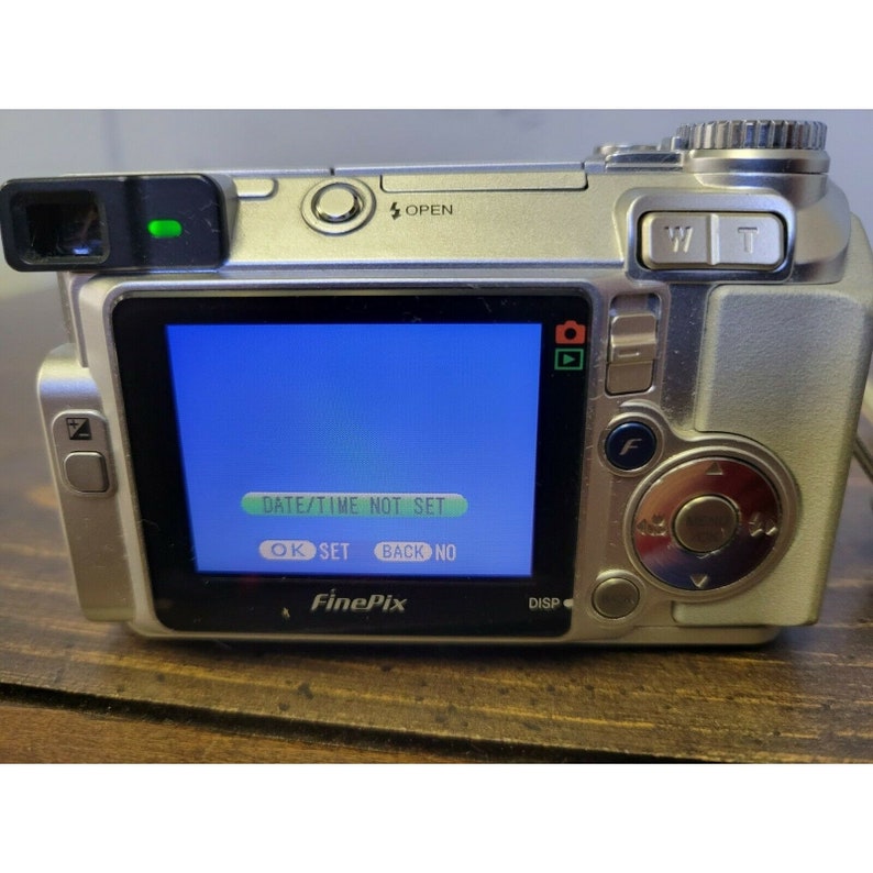 Fujifilm Finepix E510 5MP Digital Camera Silver image 2