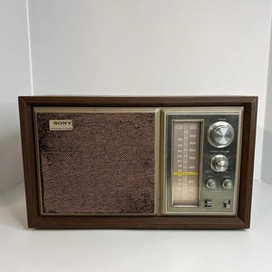 Vintage Sony ICF-9550W radio mid century fm/am tested Works