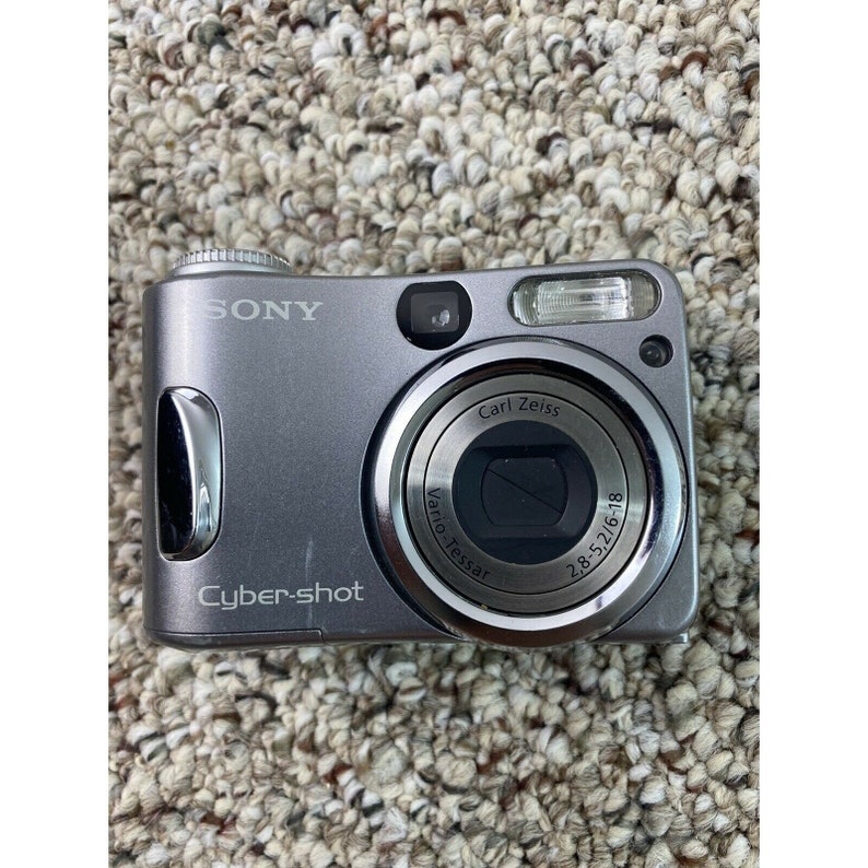 Sony Cyber-shot DSC-S60 4.1MP Digital Camera Silver image 1
