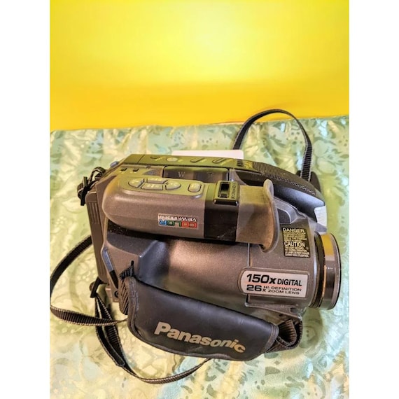 Panasonic PV-D209D Palmcorder VHS-C 150x Digital Zoom Video Camera