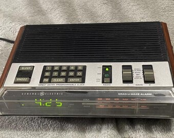 GE General Electric 7-4800A Grad U Wake Alarm AM/FM Clock Vintage