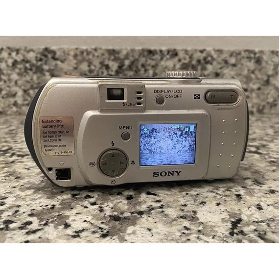 ♥︎◇メモリーカード付き♪ SONY DSC-P50 ◇大人気レトロデジカメ♪ Sony DSC-P50 Cyber-shot® digital camera with Memory Stick® at