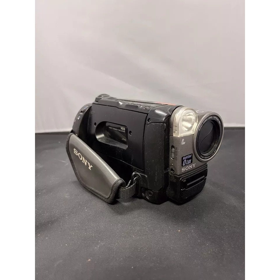 Sony Handycam Night Shot Vision CCD-TRV43 Hi8 330X Camcorder