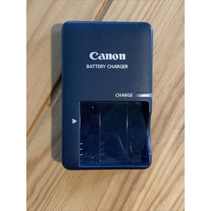 Canon CB-2LV G カメラバッテリー充電器 NB4L バッテリーパック用 動作中