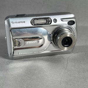 【並品】FUJIFILM FinePix AX200 シルバー 完動品 Amazon | FUJIFILM デジタルカメラ FinePix AX200 シルバー FX