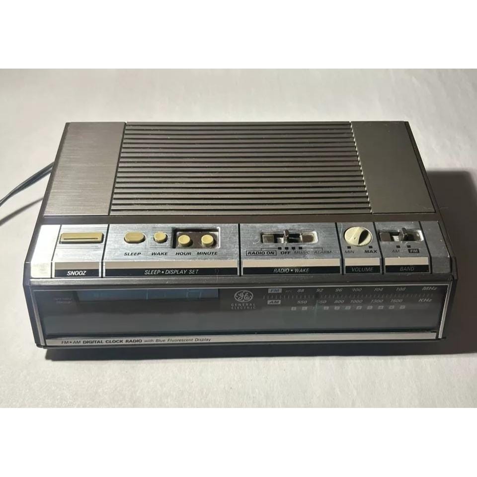 General Electric GE 7-4646A Am/fm Digital Clock Radio W Blue LCD