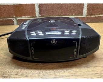 General Electric GE 7-4897A Dual Alarm Stereo CD Clock Am Fm Radio