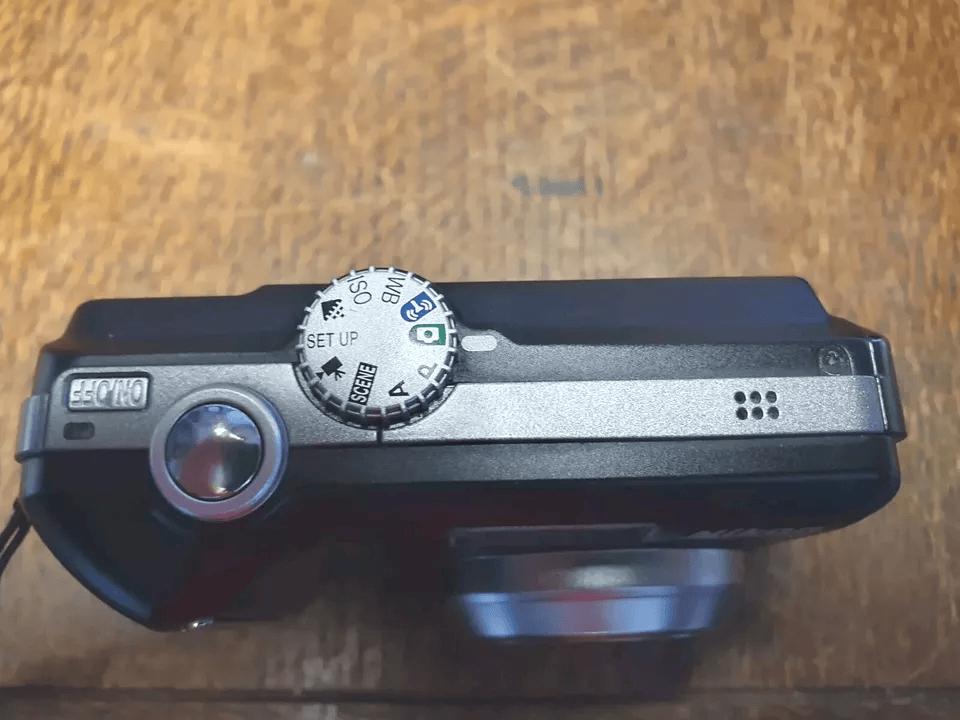 Nikon Coolpix P1 8.0 Megapixels 3.5X Optical Zoom Wi-fi