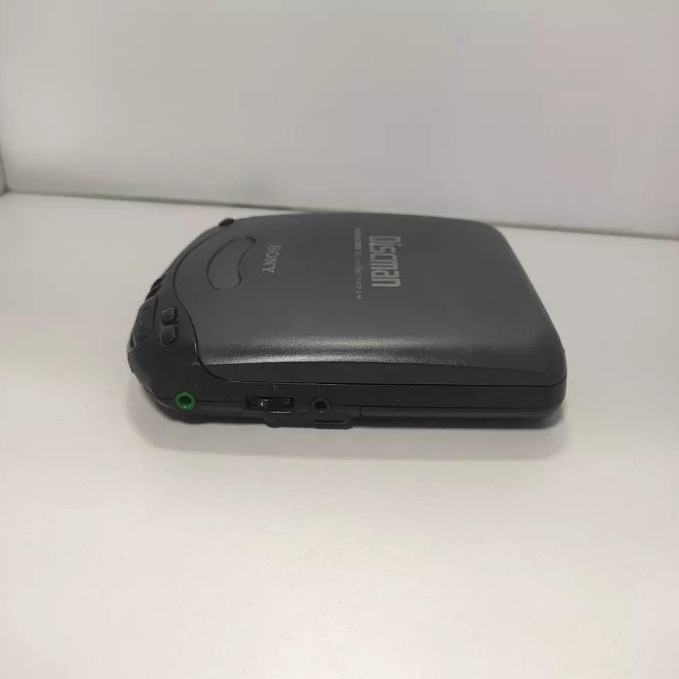 Sony Discman D-141 CD Compact Player (vintage Sony Portable CD