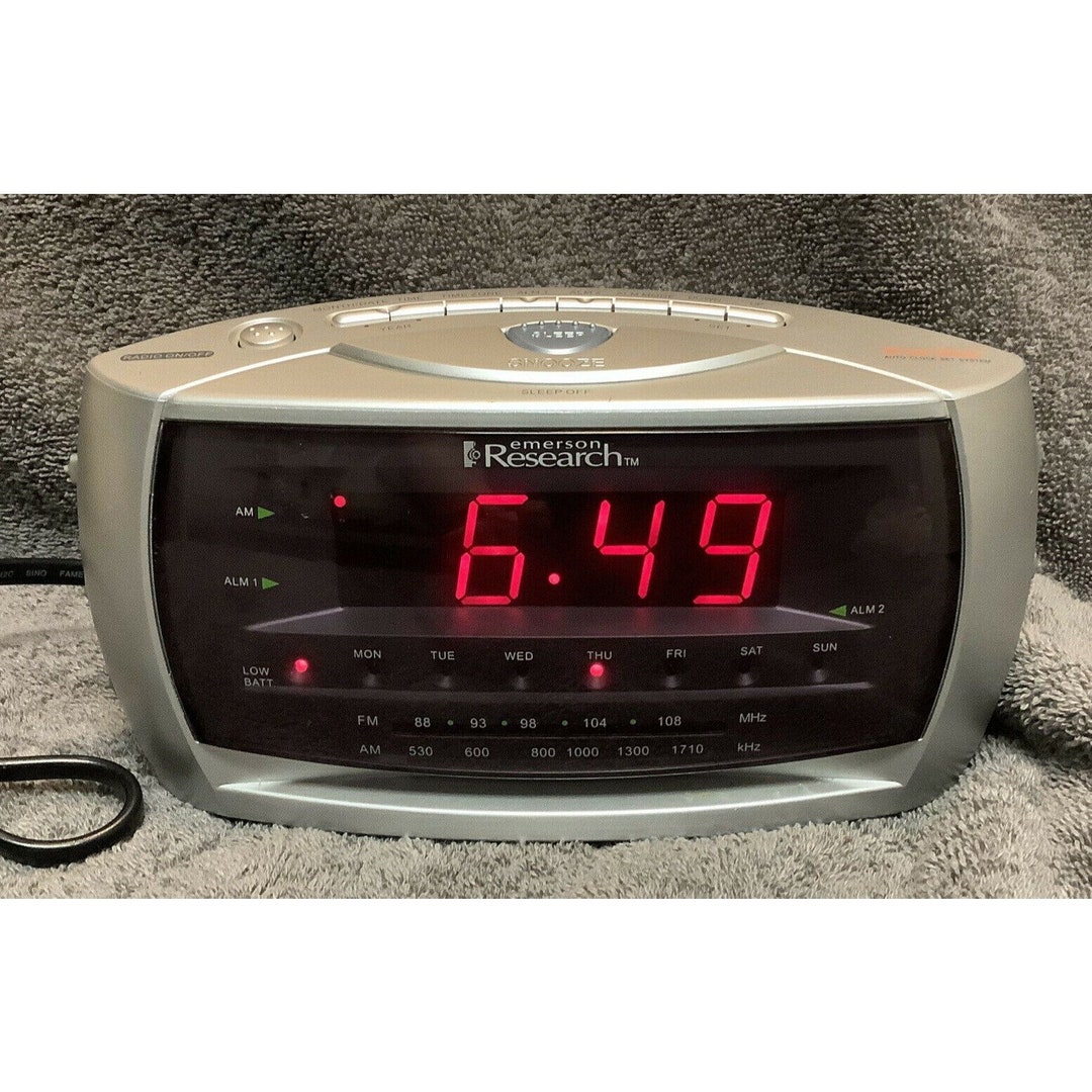 EMERSON Research Digital Smart Set Dual Alarm Clock AMFM Radio CKS3029