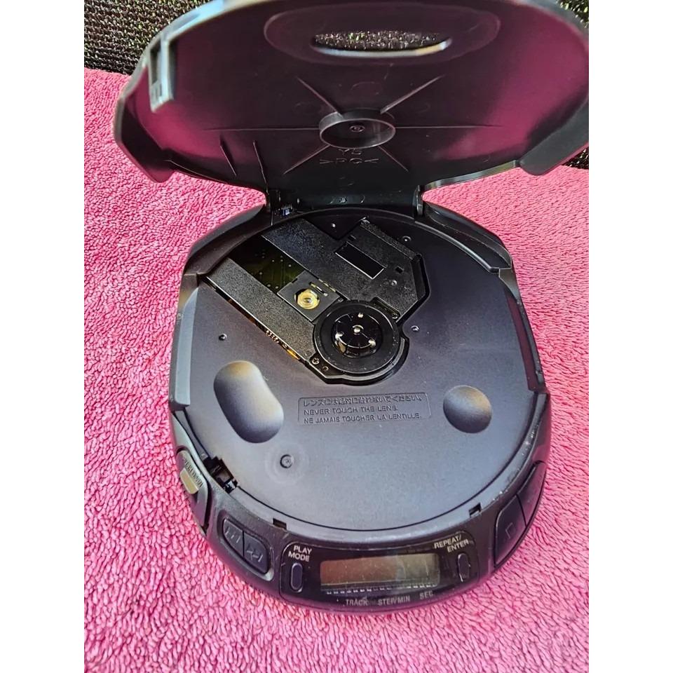 Sony - Discman D-151 - デジタルメガベースポータブル CD プレーヤー