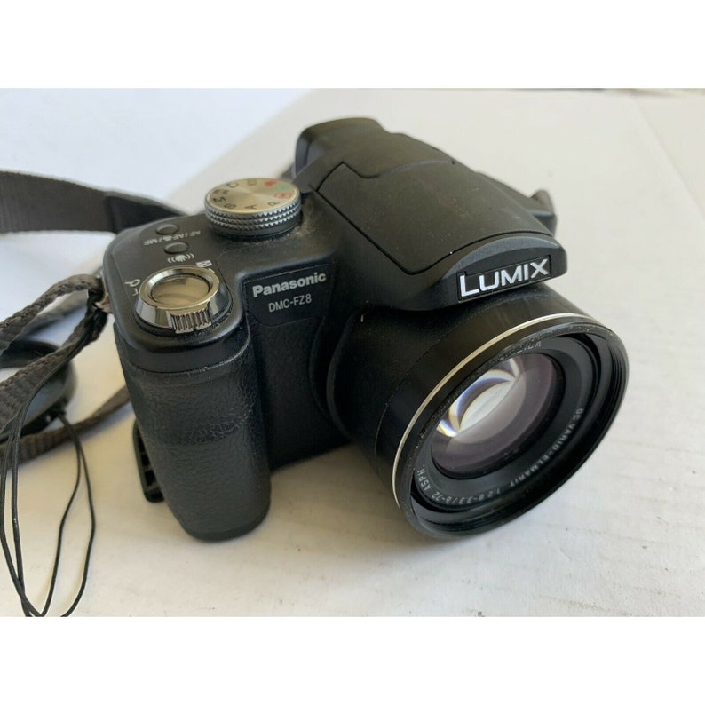 Panasonic Lumix DMC FZ8 7.2MP Digital Camera image 1