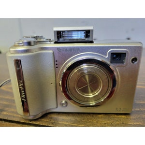 Fujifilm Finepix E510 5MP Digital Camera Silver image 1