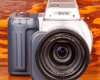 Sony Mavica MVC-CD200 2.1MP デジタルカメラ - シルバー